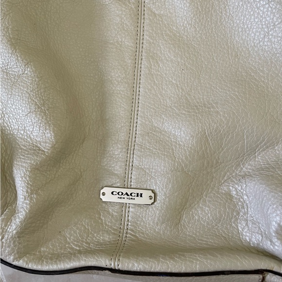 Coach Pearl Avery Hobo - Picture 7 of 9